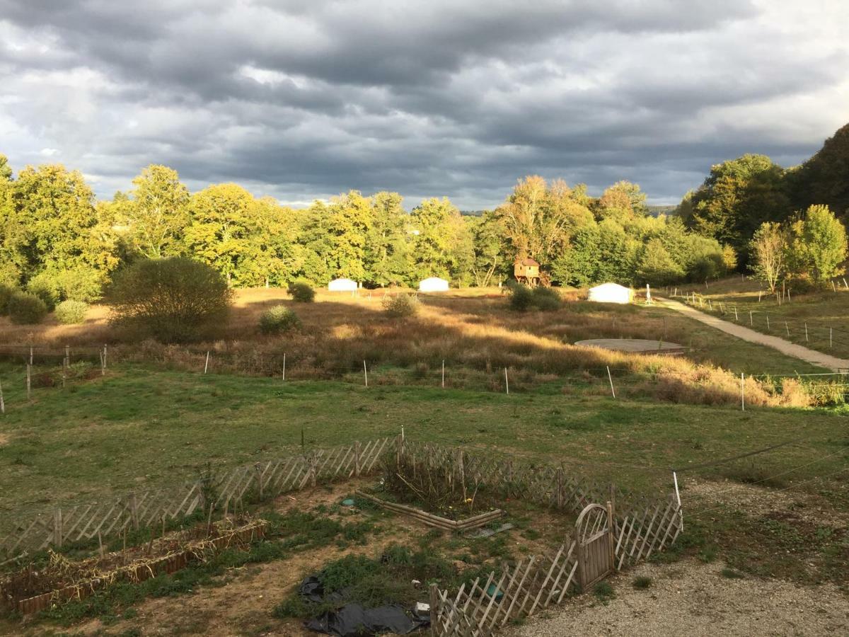 Yourte Mongole Du Centre Unisvers Peyrat-le-Chateau Bagian luar foto